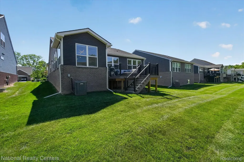 38681 Chasewood Court Farmington Hills City MI 48335