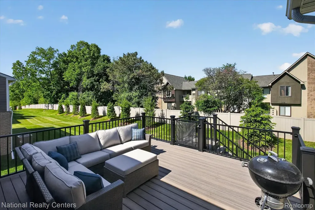 38681 Chasewood Court Farmington Hills City MI 48335