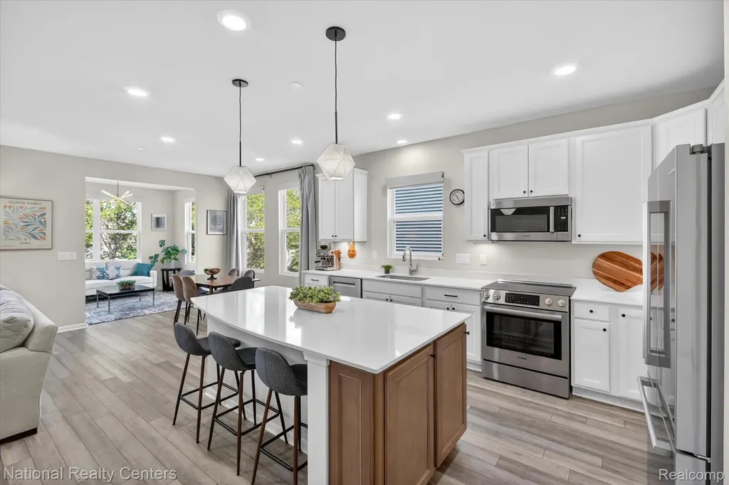 38681 Chasewood Court Farmington Hills City MI 48335