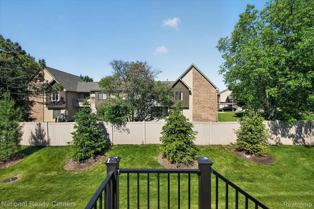 38681 Chasewood Court Farmington Hills City MI 48335