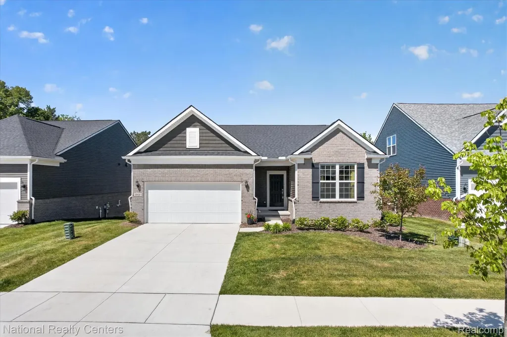 38681 Chasewood Court Farmington Hills City MI 48335