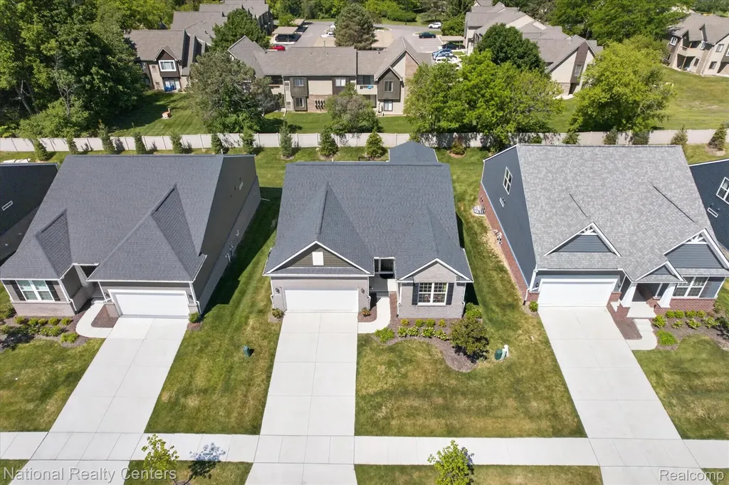 38681 Chasewood Court Farmington Hills City MI 48335