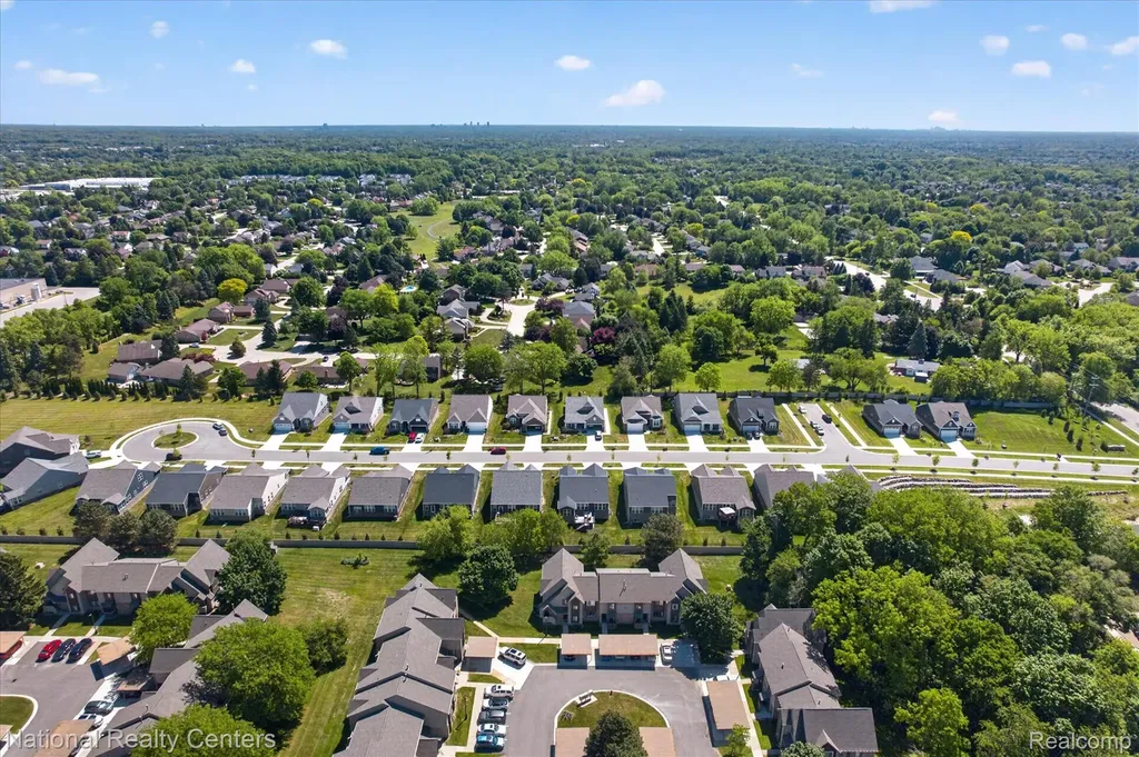 38681 Chasewood Court Farmington Hills City MI 48335
