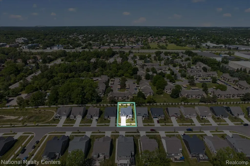 38681 Chasewood Court Farmington Hills City MI 48335