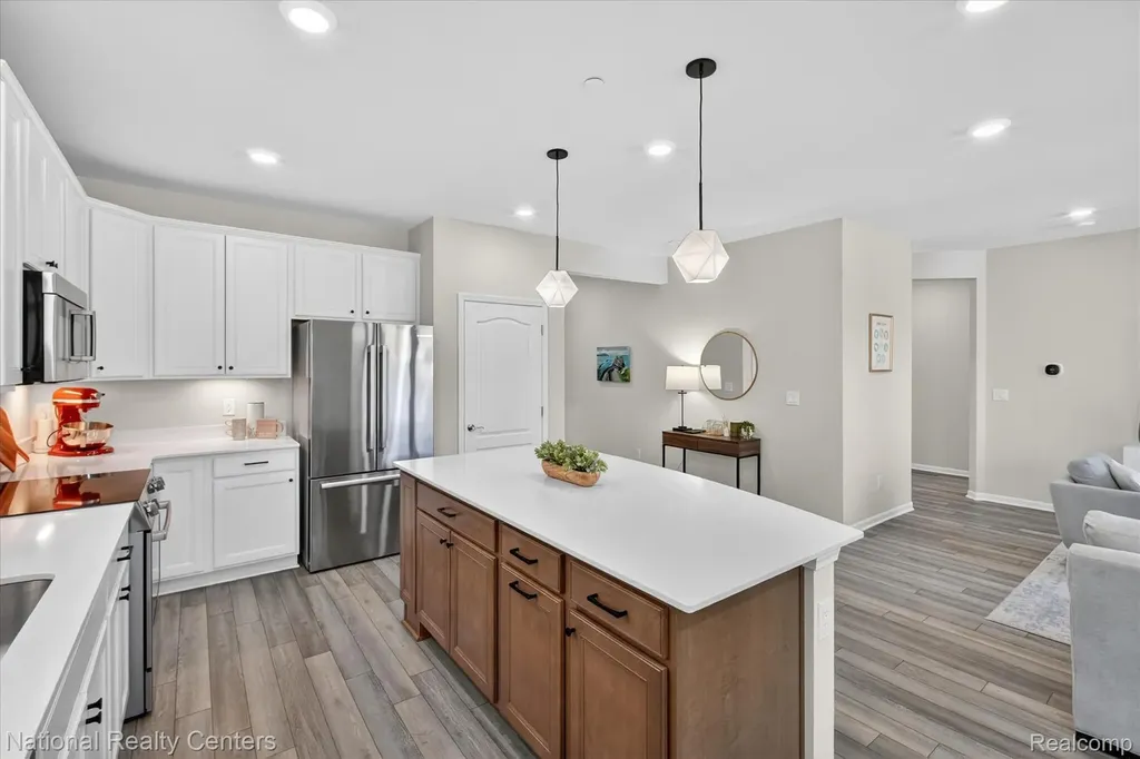 38681 Chasewood Court Farmington Hills City MI 48335