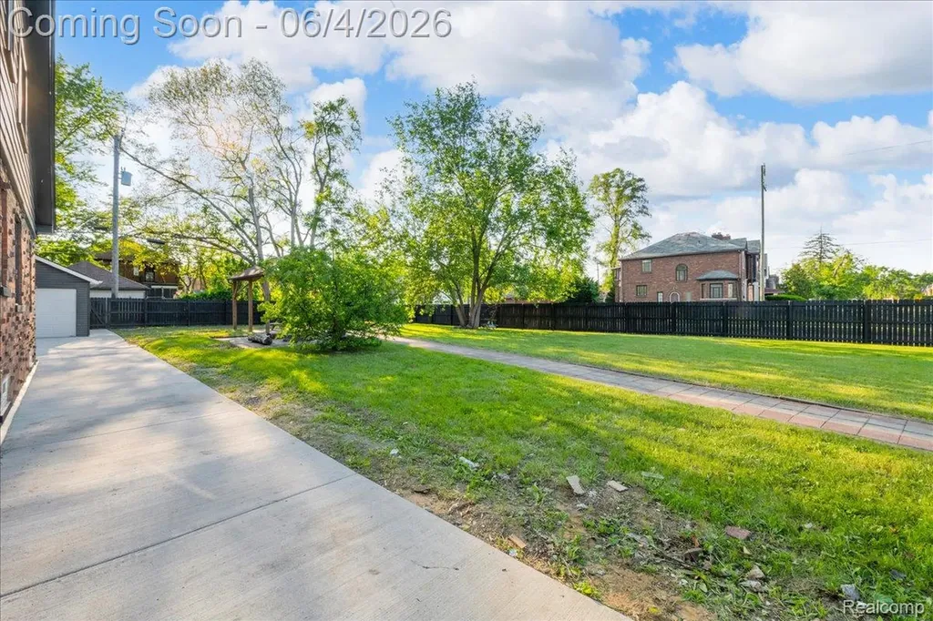 17201 Northlawn Street Detroit City MI 48221
