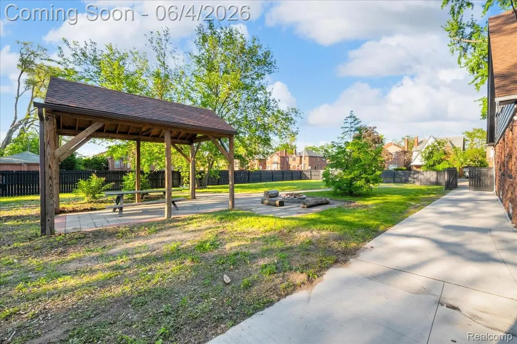 17201 Northlawn Street Detroit City MI 48221
