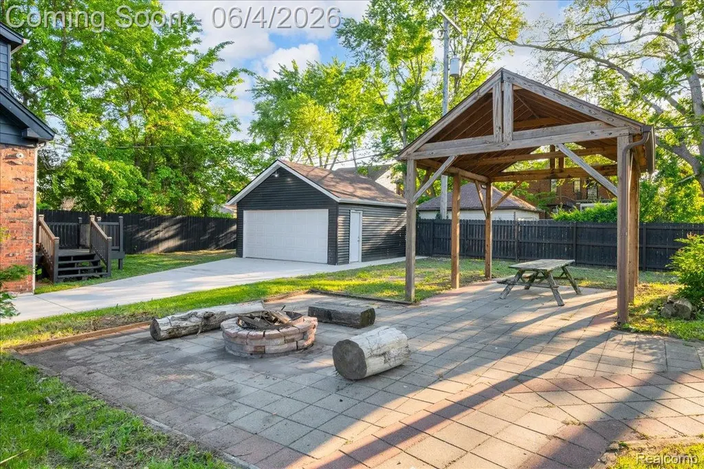17201 Northlawn Street Detroit City MI 48221