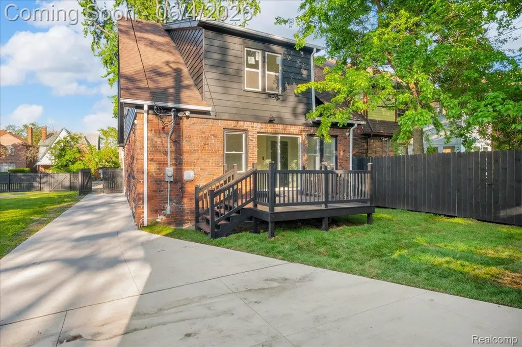 17201 Northlawn Street Detroit City MI 48221
