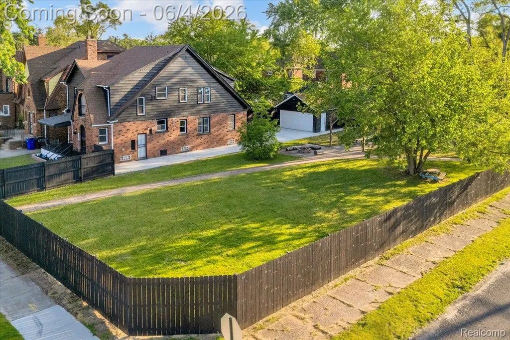 17201 Northlawn Street Detroit City MI 48221