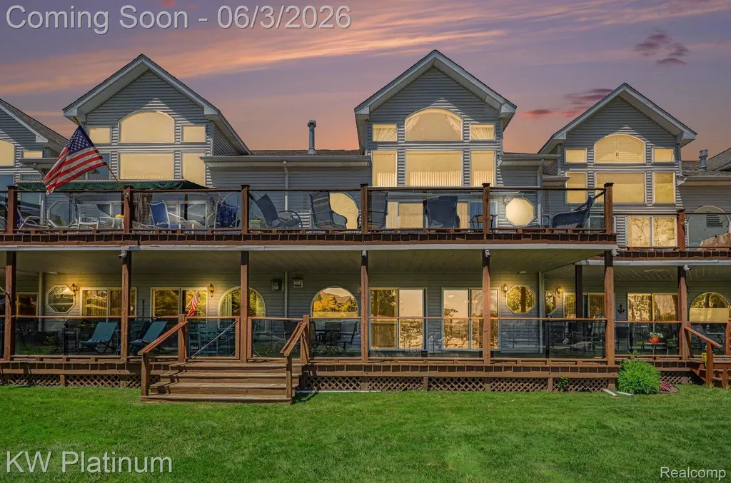 37860 Jefferson Avenue Harrison Charter Township MI 48045