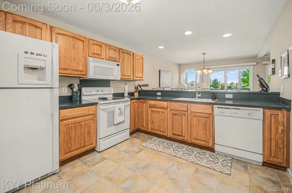 37860 Jefferson Avenue Harrison Charter Township MI 48045