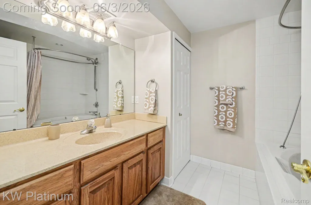 37860 Jefferson Avenue Harrison Charter Township MI 48045