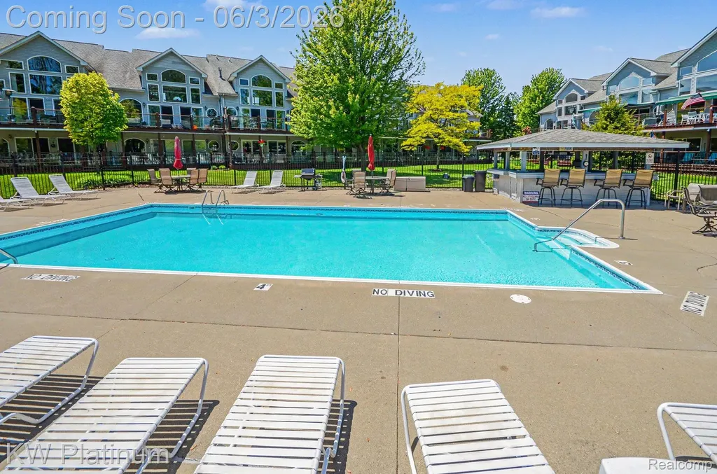 37860 Jefferson Avenue Harrison Charter Township MI 48045