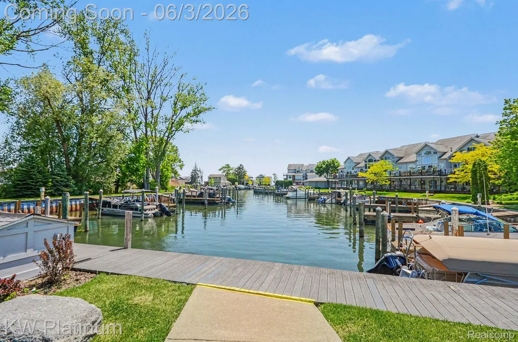 37860 Jefferson Avenue Harrison Charter Township MI 48045