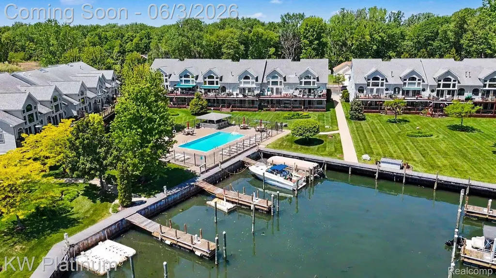 37860 Jefferson Avenue Harrison Charter Township MI 48045