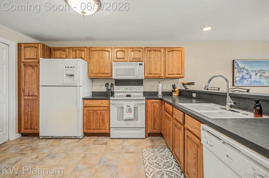 37860 Jefferson Avenue Harrison Charter Township MI 48045