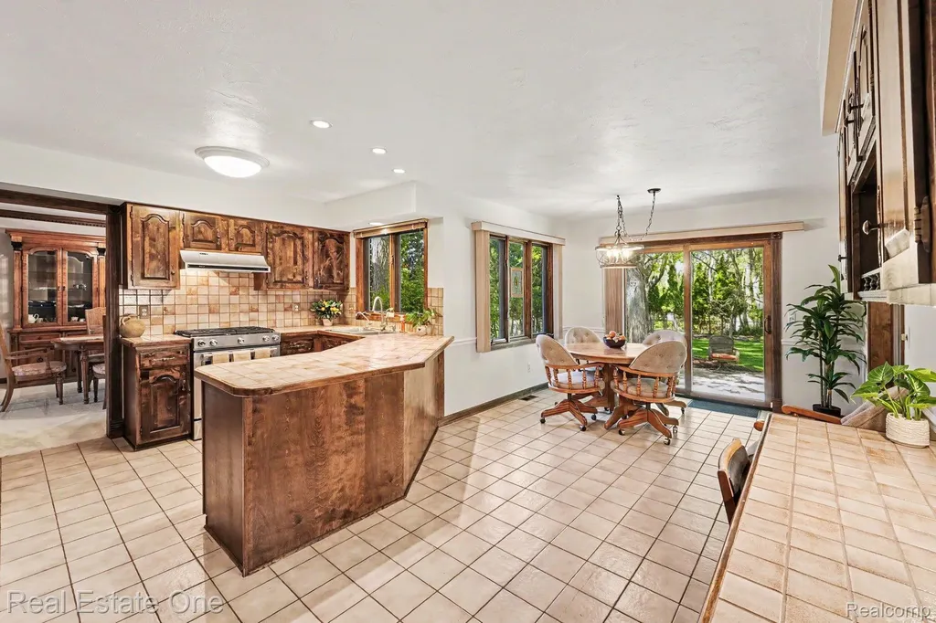 8019 Deerwood Road Independence Charter Township MI 48348