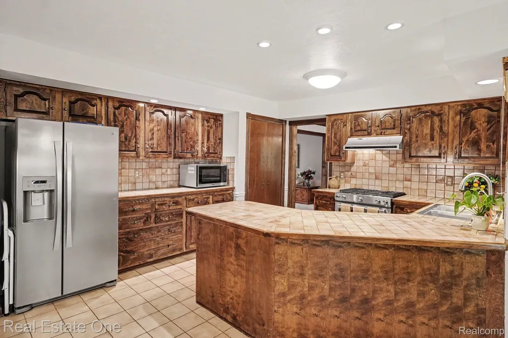 8019 Deerwood Road Independence Charter Township MI 48348