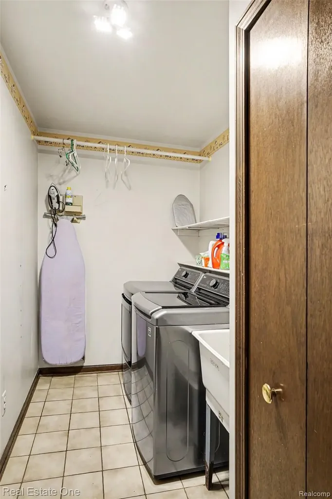 8019 Deerwood Road Independence Charter Township MI 48348