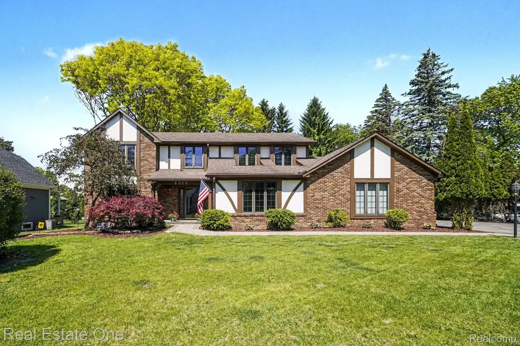 8019 Deerwood Road Independence Charter Township MI 48348