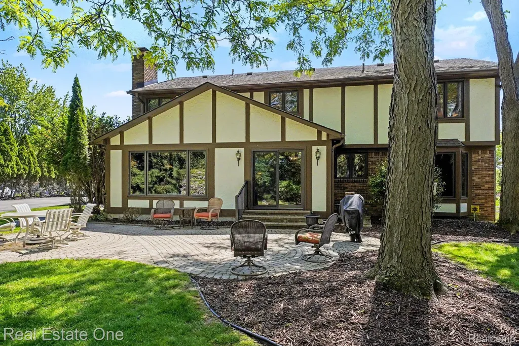 8019 Deerwood Road Independence Charter Township MI 48348