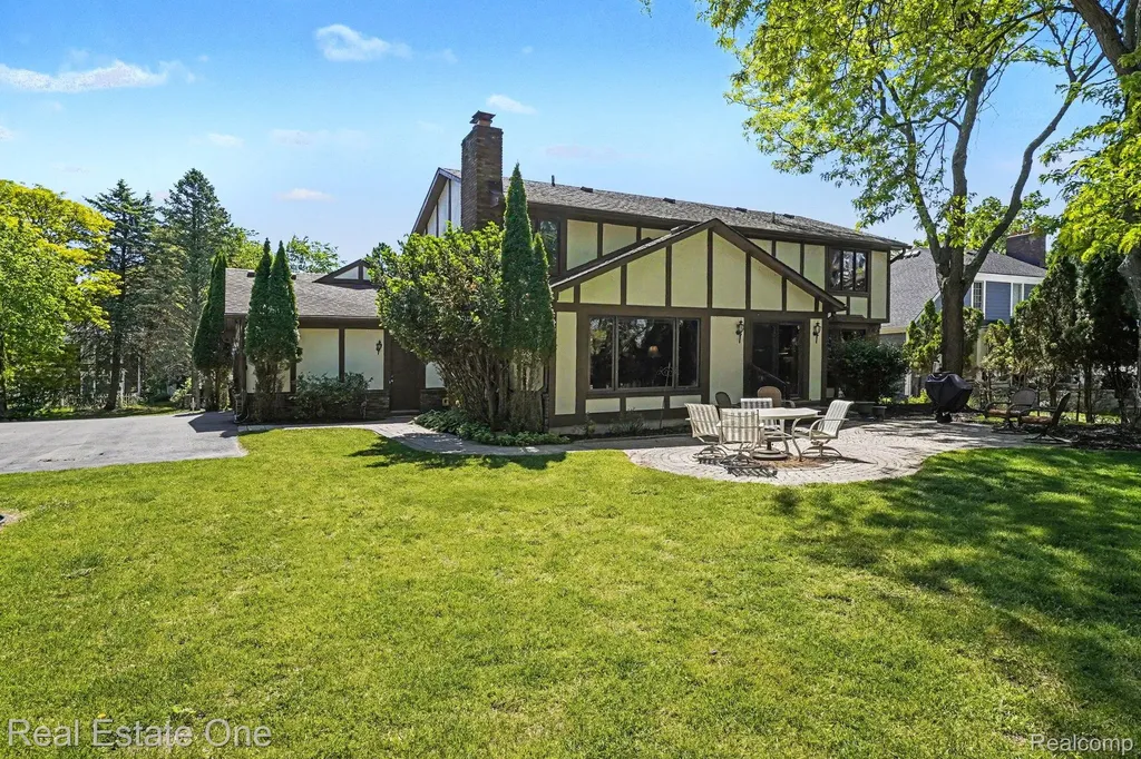 8019 Deerwood Road Independence Charter Township MI 48348