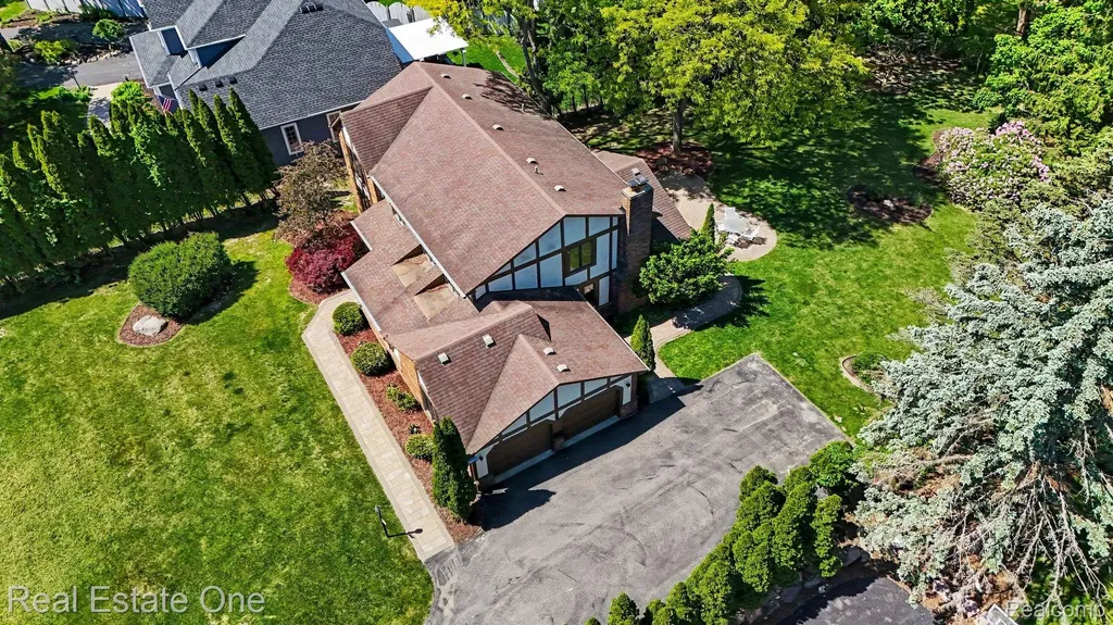 8019 Deerwood Road Independence Charter Township MI 48348