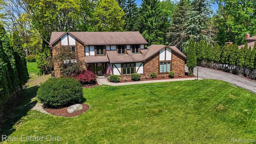 8019 Deerwood Road Independence Charter Township MI 48348