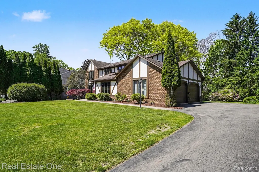 8019 Deerwood Road Independence Charter Township MI 48348