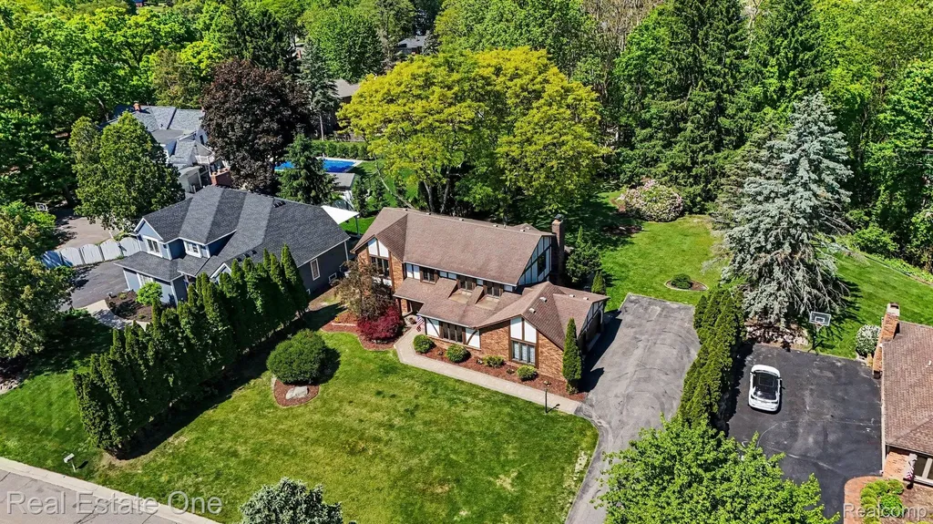 8019 Deerwood Road Independence Charter Township MI 48348
