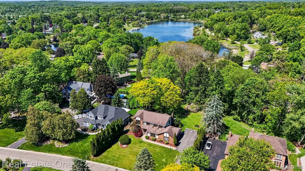 8019 Deerwood Road Independence Charter Township MI 48348