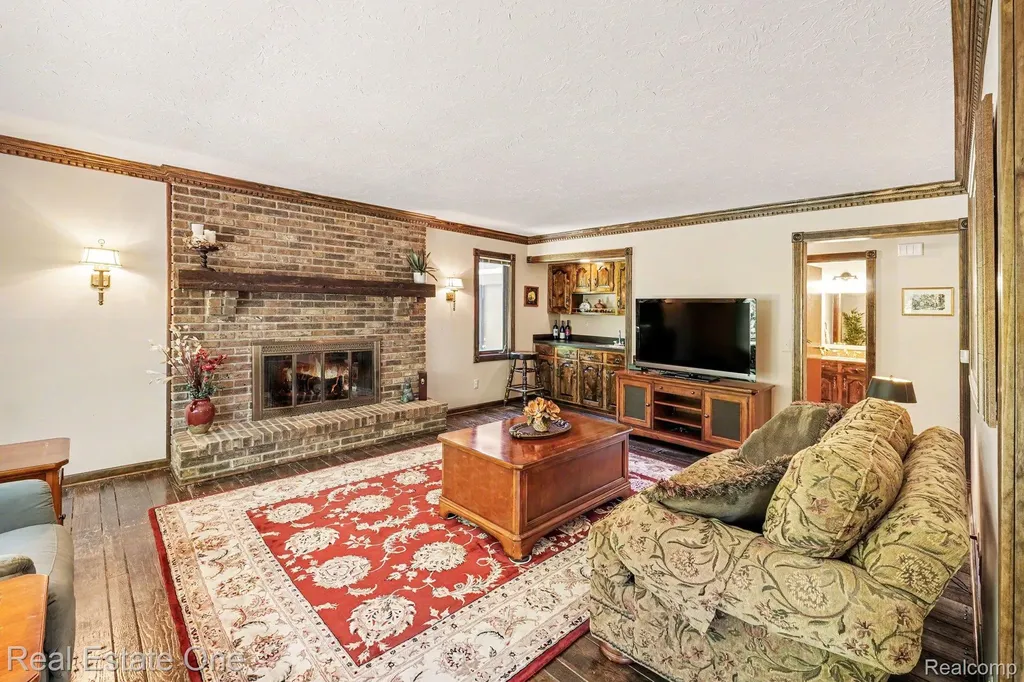 8019 Deerwood Road Independence Charter Township MI 48348