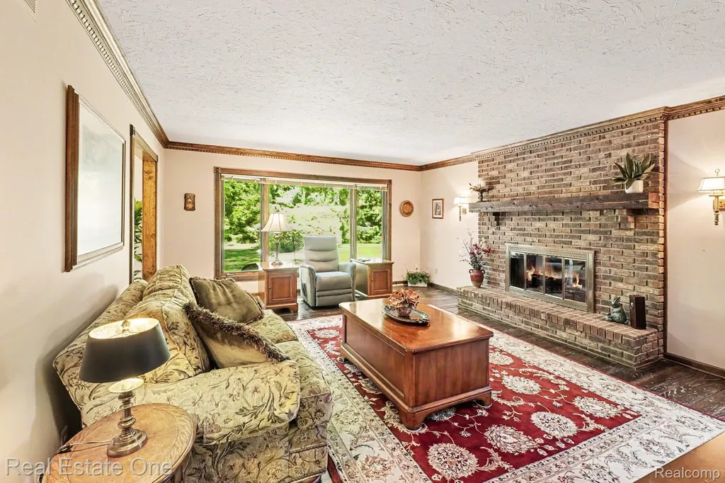 8019 Deerwood Road Independence Charter Township MI 48348