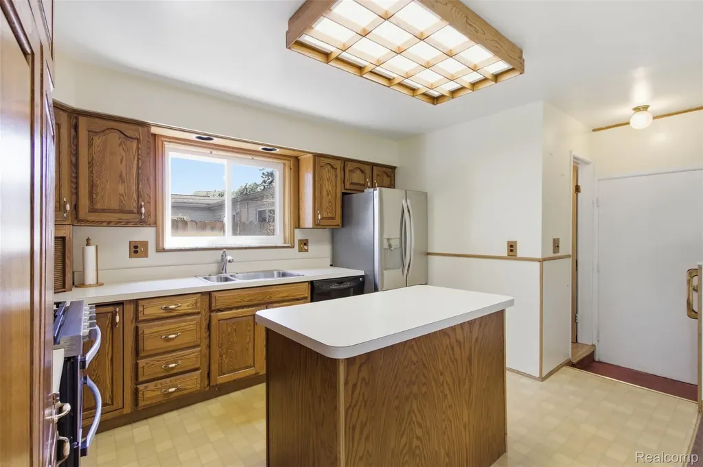 38774 Covington Drive Sterling Heights City MI 48312