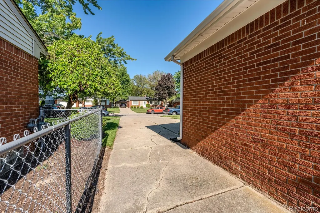 38774 Covington Drive Sterling Heights City MI 48312