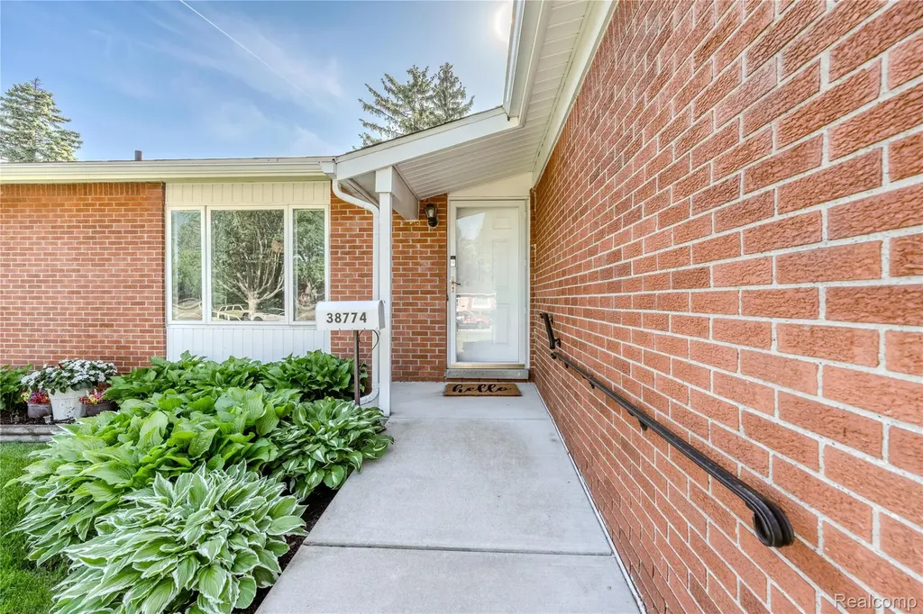 38774 Covington Drive Sterling Heights City MI 48312