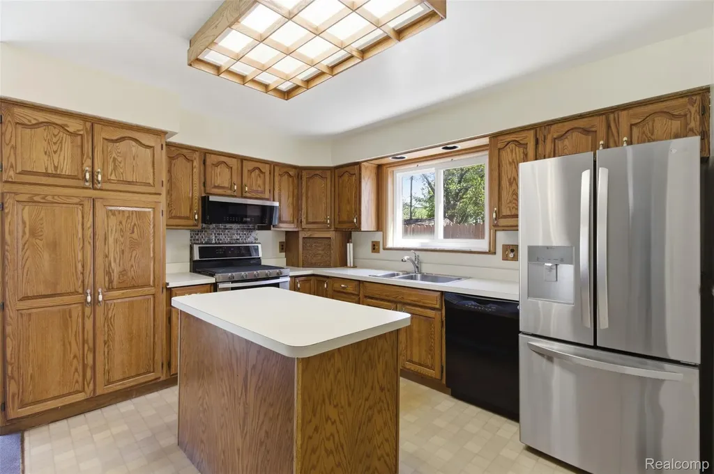 38774 Covington Drive Sterling Heights City MI 48312