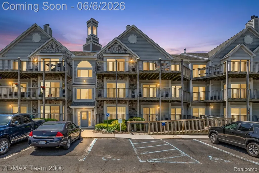 37522 Jefferson Avenue Harrison Charter Township MI 48045