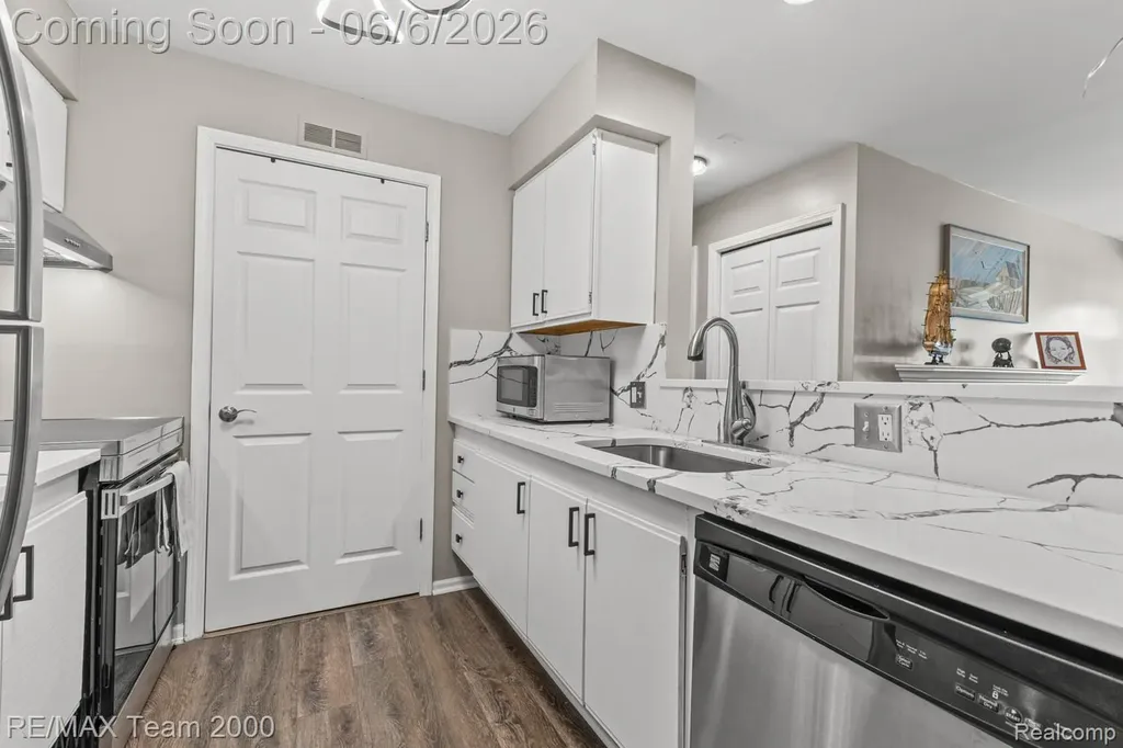 37522 Jefferson Avenue Harrison Charter Township MI 48045