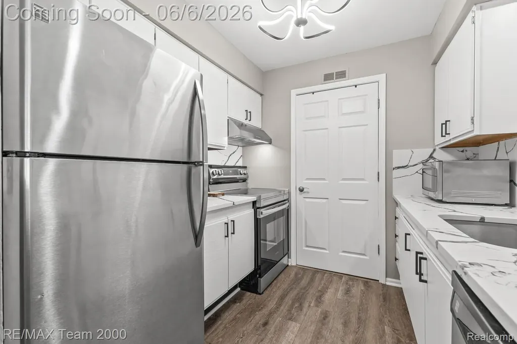 37522 Jefferson Avenue Harrison Charter Township MI 48045