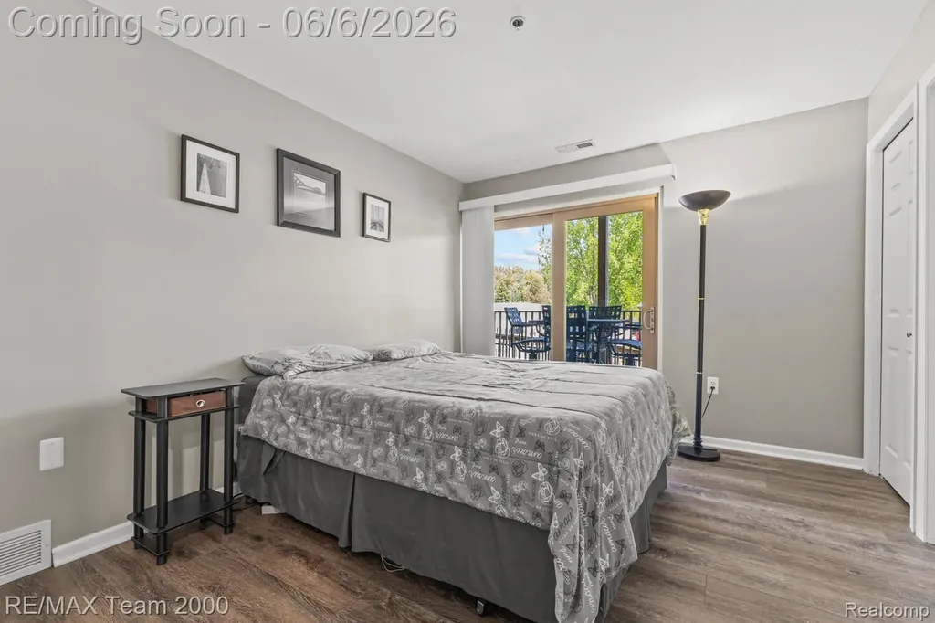 37522 Jefferson Avenue Harrison Charter Township MI 48045
