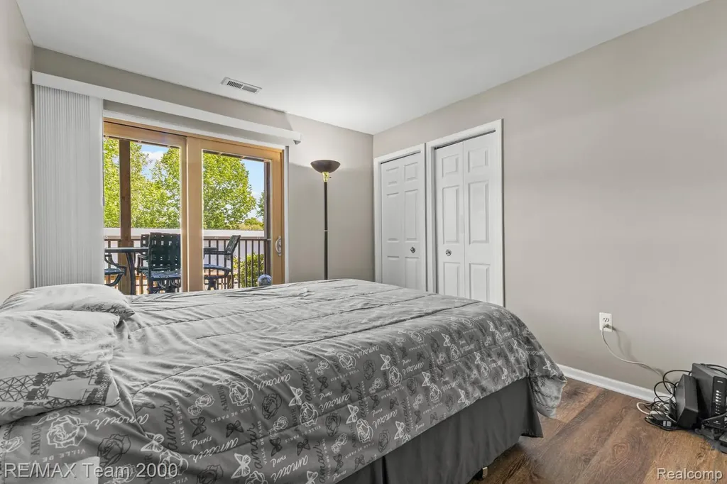 37522 Jefferson Avenue Harrison Charter Township MI 48045