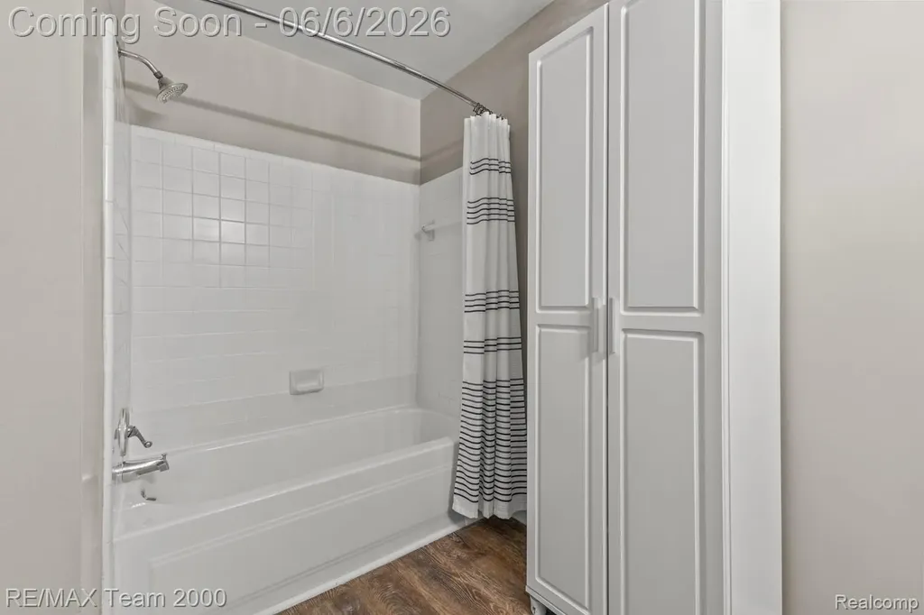 37522 Jefferson Avenue Harrison Charter Township MI 48045