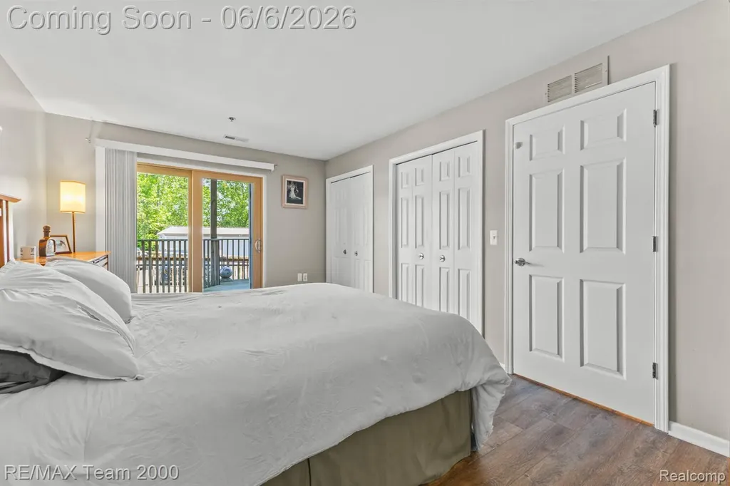 37522 Jefferson Avenue Harrison Charter Township MI 48045