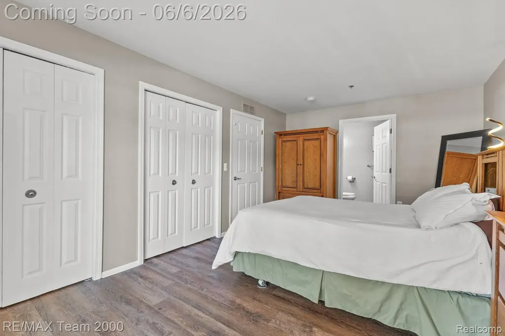 37522 Jefferson Avenue Harrison Charter Township MI 48045