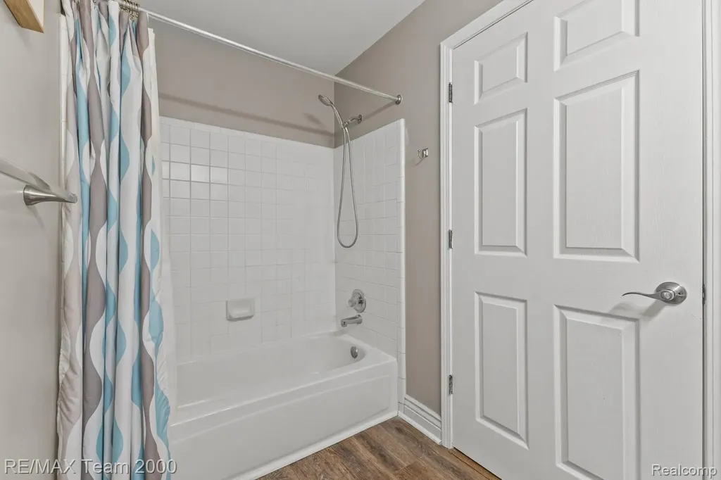 37522 Jefferson Avenue Harrison Charter Township MI 48045