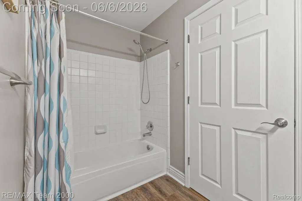 37522 Jefferson Avenue Harrison Charter Township MI 48045