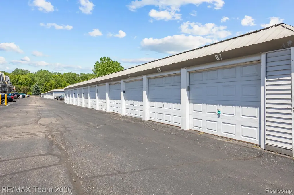 37522 Jefferson Avenue Harrison Charter Township MI 48045