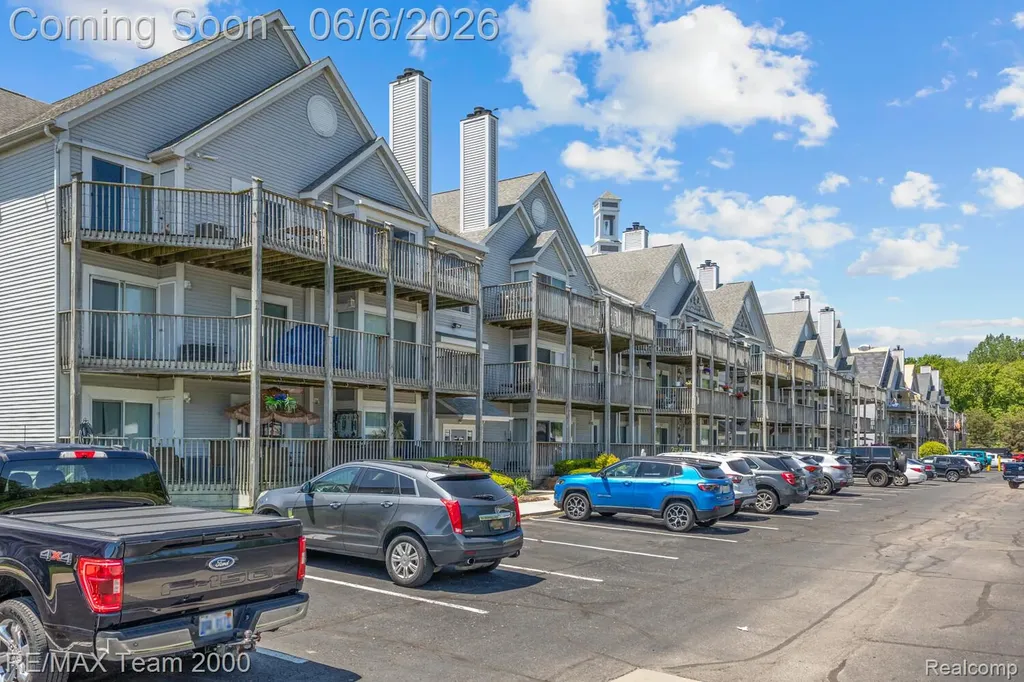 37522 Jefferson Avenue Harrison Charter Township MI 48045
